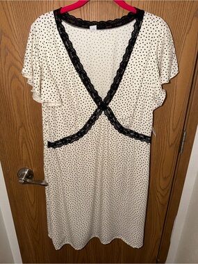 Old Navy Ivory Polka Dot Dress with Black Lace Trim NWT Size XL